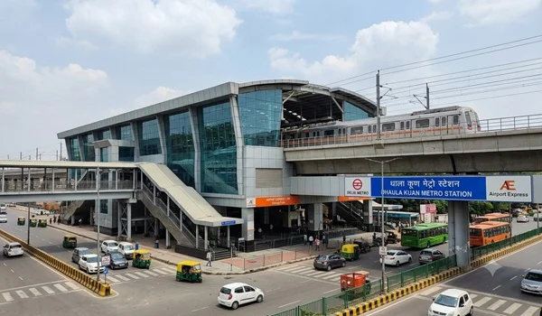 Dhaula Kuan Metro Station